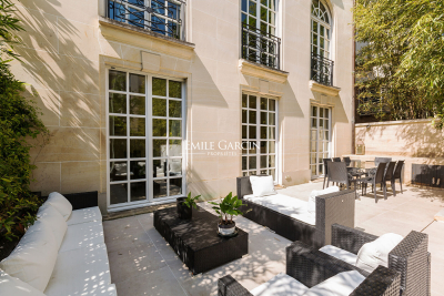 Maison &agrave; vendre &agrave; NEUILLY SUR SEINE  - 15 pi&egrave;ces - 644 m&sup2; 