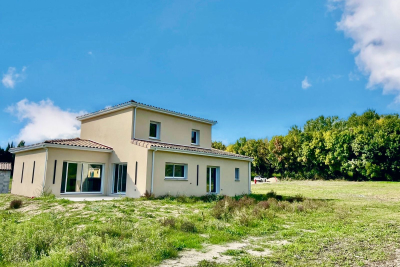 Maison à vendre à LES GRANGES GONTARDES  - 5 pièces - 150 m² 