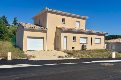 Maison &agrave; vendre &agrave; LES GRANGES GONTARDES  - 5 pi&egrave;ces - 150 m&sup2; 