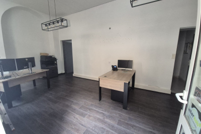 Commerce &agrave; louer &agrave; HYÈRES   - 50 m&sup2; 