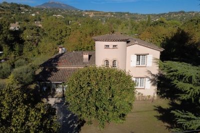 House for sale in CHATEAUNEUF-GRASSE  - 5 rooms - 153 m² 