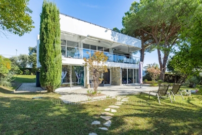 House for sale in BIOT  - 7 rooms - 195 m² 