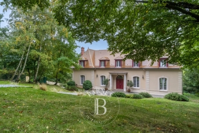 House for sale in VERSAILLES  - 10 rooms - 375 m² 