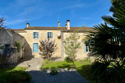 Maison &agrave; vendre &agrave; CHAILLEVETTE  - 8 pi&egrave;ces - 241 m&sup2; 