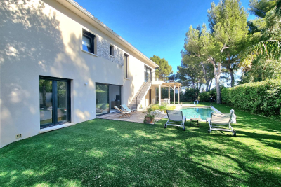 Maison &agrave; vendre &agrave; CAVALAIRE-SUR-MER  - 7 pi&egrave;ces - 155 m&sup2; 