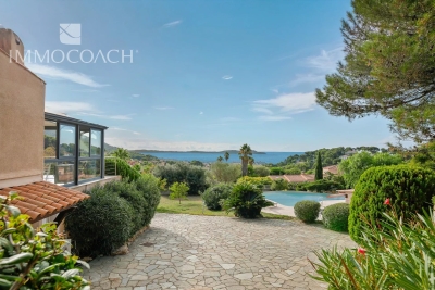 House for sale in CARQUEIRANNE  - 7 rooms - 214 m&sup2; 