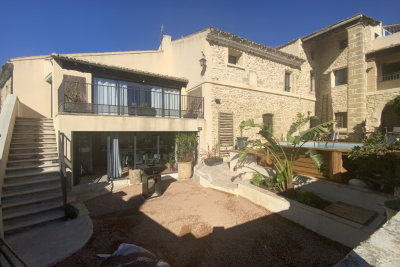 Maison à vendre à UZÈS Collorgues - 7 pièces - 300 m² 