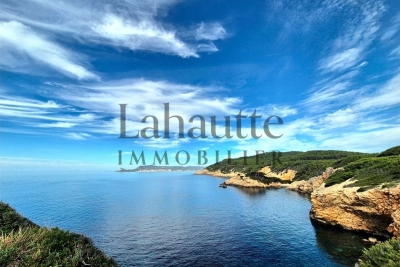 Maison à vendre à ST-CYR-SUR-MER Giens - 6 pièces - 348 m² 