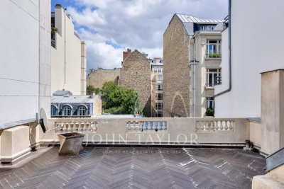 House for sale in PARIS 16EME Porte Saint-Martin - 11 rooms - 437 m² 
