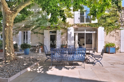 Maison à vendre à NOVES  - 8 pièces - 209 m² 