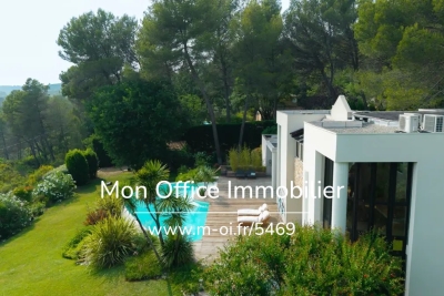 Maison à vendre à EGUILLES La Plaine Notre Dame-Pas des Lanciers - 5 pièces - 300 m² 