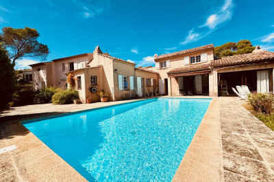 Maison &agrave; vendre &agrave; ST-RAPHAËL  - 6 pi&egrave;ces - 275 m&sup2; 