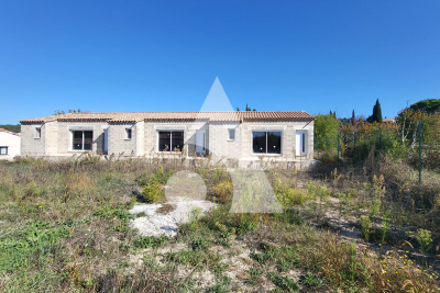 Bien à vendre à MALEMORT-DU-COMTAT Eisenhower-Saint Roch - 9 pièces - 216 m² 