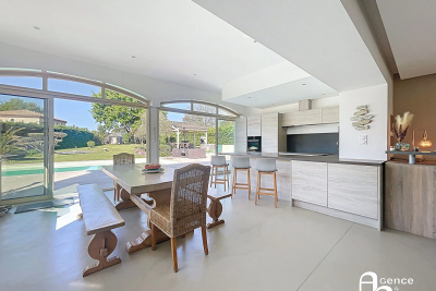 Maison à vendre à CARBON-BLANC  - 8 pièces - 223 m² 