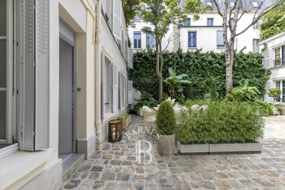 House for sale in PARIS 7EME Porte Saint-Martin - 6 rooms - 157 m² 