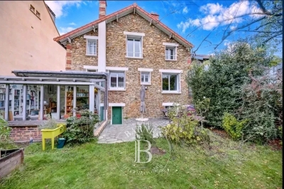 House for sale in VERSAILLES  - 8 rooms - 187 m² 