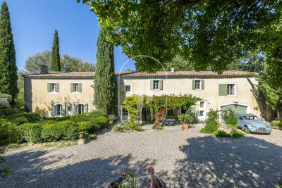 Maison à vendre à BEAUMES-DE-VENISE Eisenhower-Saint Roch - 6 pièces - 388 m² 