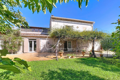 Maison &agrave; vendre &agrave; MAILLANE Domaine Ventre - 7 pi&egrave;ces - 230 m&sup2; 