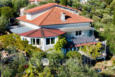 Maison à vendre vue balcon terrasse nice 