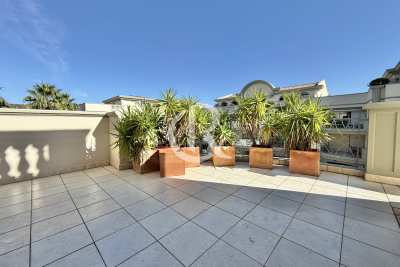 Appartement à vendre à HYÈRES Centre - 3 pièces - 78 m² 