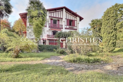 Maison à vendre à ST-JEAN-DE-LUZ  - 7 pièces - 297 m² 