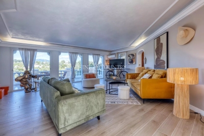 Maison &agrave; vendre &agrave; VALBONNE Les Indes Les-Groulles - 8 pi&egrave;ces - 300 m&sup2; 