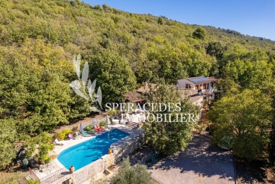 House for sale in ST-CÉZAIRE-SUR-SIAGNE  - 8 rooms - 202 m&sup2; 