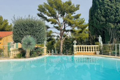 Maison à vendre à LE CASTELLET Zone Est Diffuse - 6 pièces - 267 m² 