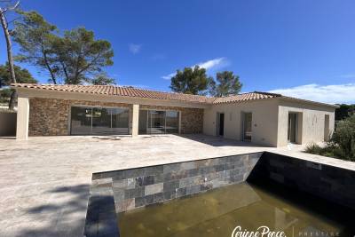 Maison à vendre à NÎMES Robiac-Rochessadoule - 5 pièces - 171 m² 