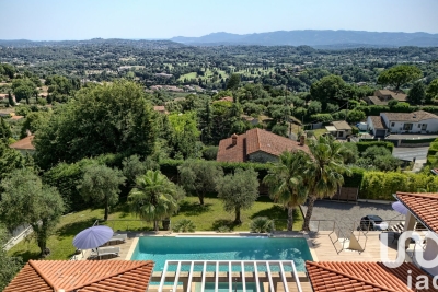Maison à vendre à CHATEAUNEUF-GRASSE Saint-Mathieu - 8 pièces - 280 m² 