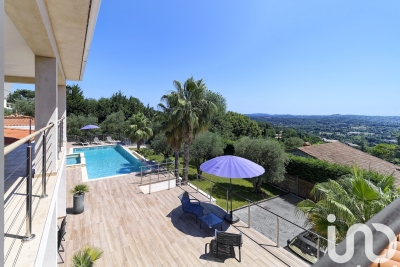 Maison &agrave; vendre &agrave; CHATEAUNEUF-GRASSE  - 8 pi&egrave;ces - 280 m&sup2; 