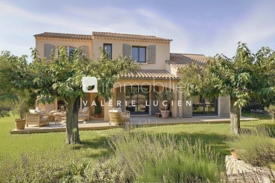 Maison &agrave; vendre &agrave; ST-RÉMY-DE-PROVENCE  - 6 pi&egrave;ces - 155 m&sup2; 