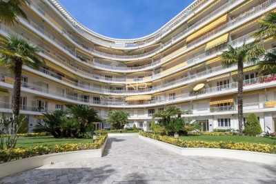 Apartment for sale in NICE  - 2 rooms - 53 m&sup2; 