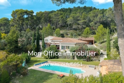 Maison à vendre à BOUC-BEL-AIR Oliviers-Lauriers - 7 pièces - 240 m² 