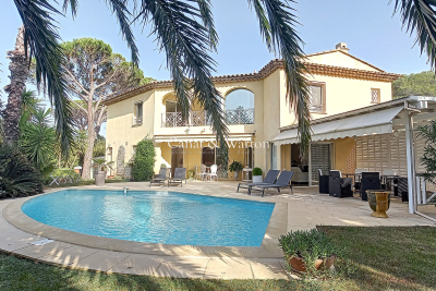 Maison à vendre à ST-RAPHAËL Zone Est Diffuse - 6 pièces - 180 m² 