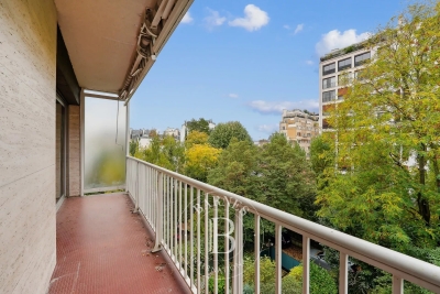 Apartment for sale in PARIS 16EME Rochechouart - 3 rooms - 92 m² 