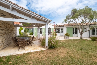 Maison &agrave; vendre &agrave; LA COUARDE SUR MER  - 9 pi&egrave;ces - 223 m&sup2; 