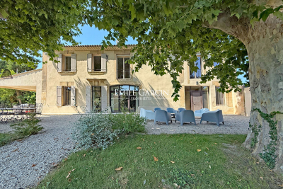 Maison à vendre à CHATEAURENARD  - 8 pièces - 400 m² 