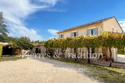 Maison à vendre à APT Camaret-sur-Aigues - 8 pièces - 309 m² 