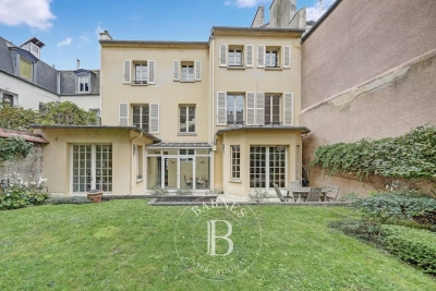 House for sale in VERSAILLES  - 12 rooms - 472 m² 