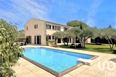 Maison à vendre à UZÈS  - 8 pièces - 280 m² 