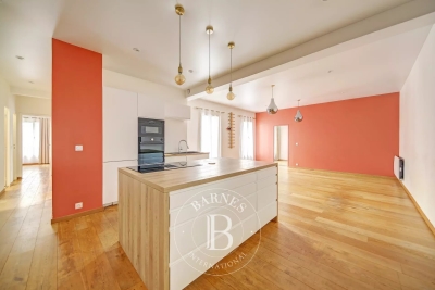 Apartment for sale in VERSAILLES  - 5 rooms - 110 m² 