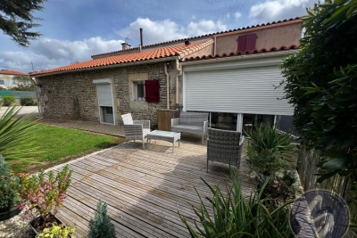 Maison &agrave; vendre &agrave; AZAY LE BRULE  - 7 pi&egrave;ces - 167 m&sup2; 