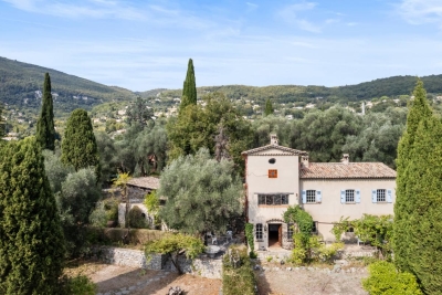 House for sale in GRASSE  - 9 rooms - 194 m² 