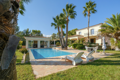 Maison à vendre à ST-RAPHAËL Peyron-Saint Sebastien - 9 pièces - 205 m² 