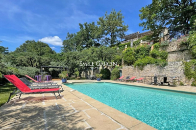 Maison à vendre à ROBION Camaret-sur-Aigues - 8 pièces - 240 m² 