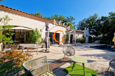 Maison à vendre à UZÈS Caissargues - 7 pièces - 270 m² 