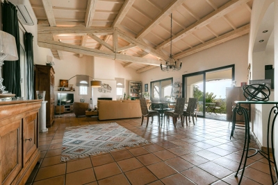 Maison à vendre à UZÈS Caissargues - 9 pièces - 250 m² 