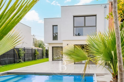 Maison à vendre à BRUGES Saige Sud - 9 pièces - 173 m² 