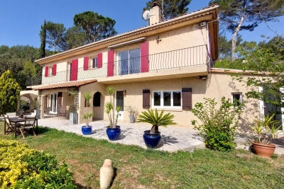 Maison à vendre à MOUGINS  - 9 pièces - 236 m² 